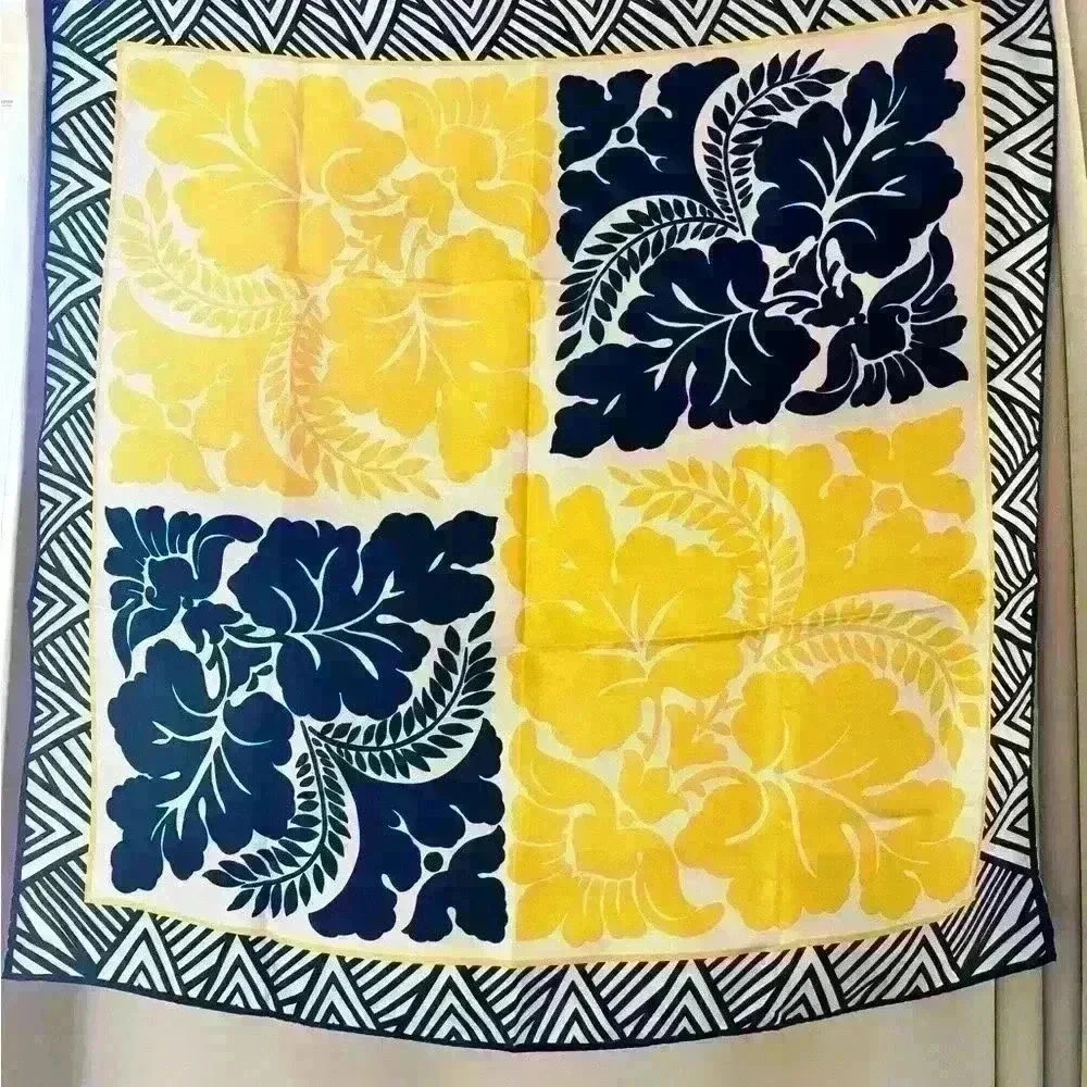 Gorgeous Talbots silk scarf- stunning Hawaiian inspired design - Picture 4 of 6